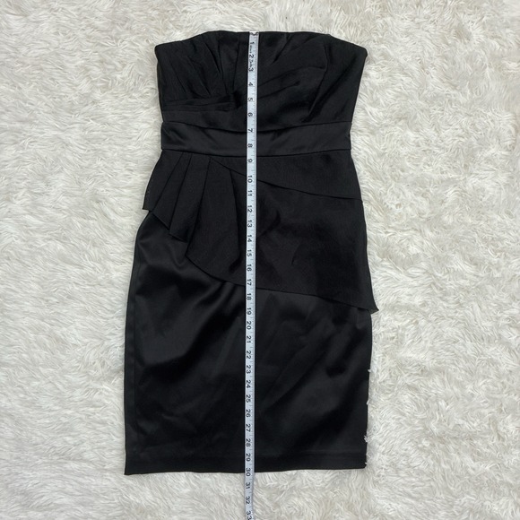 Black strapless sheath cocktail dress peplum detail modern sophisticated y2K - Picture 4 of 7